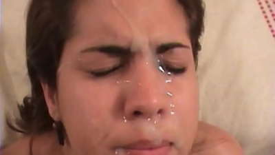 Lepa latinskoameriška brunetka ima grob seks