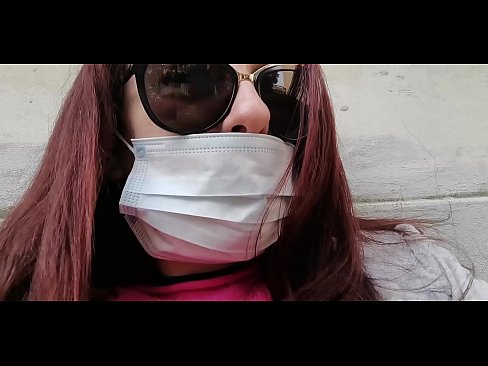 ❤️ Nicoletta se maščuje svojemu sosedu in mu urinira v garažo (Posebna italijanska karantena Covid19) Pravi pornič pri nas